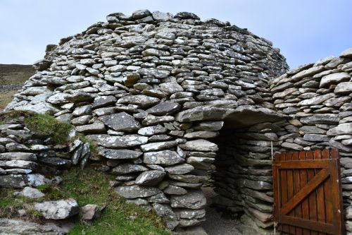 Ventry Bay, ventry Beach, Fahan prehistoric beehive huts archaeology ...