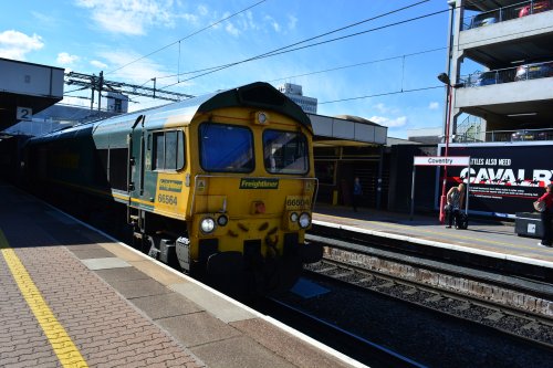 trainspotting Coventry station intermodal freight train Class 66 diesel locomotive