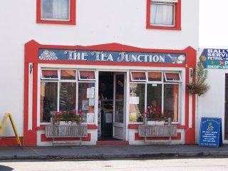 The Tea Junction Cafe also offers self-catering accommodation for single nights or weeks. - Ballyvaughan, The Burren, North County Clare, Ireland