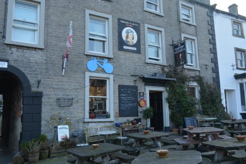 Exterior and entrance to the Richard III Hotel pub, Middleham village, Coverdale, Wensleydale, North Yorkshire, England